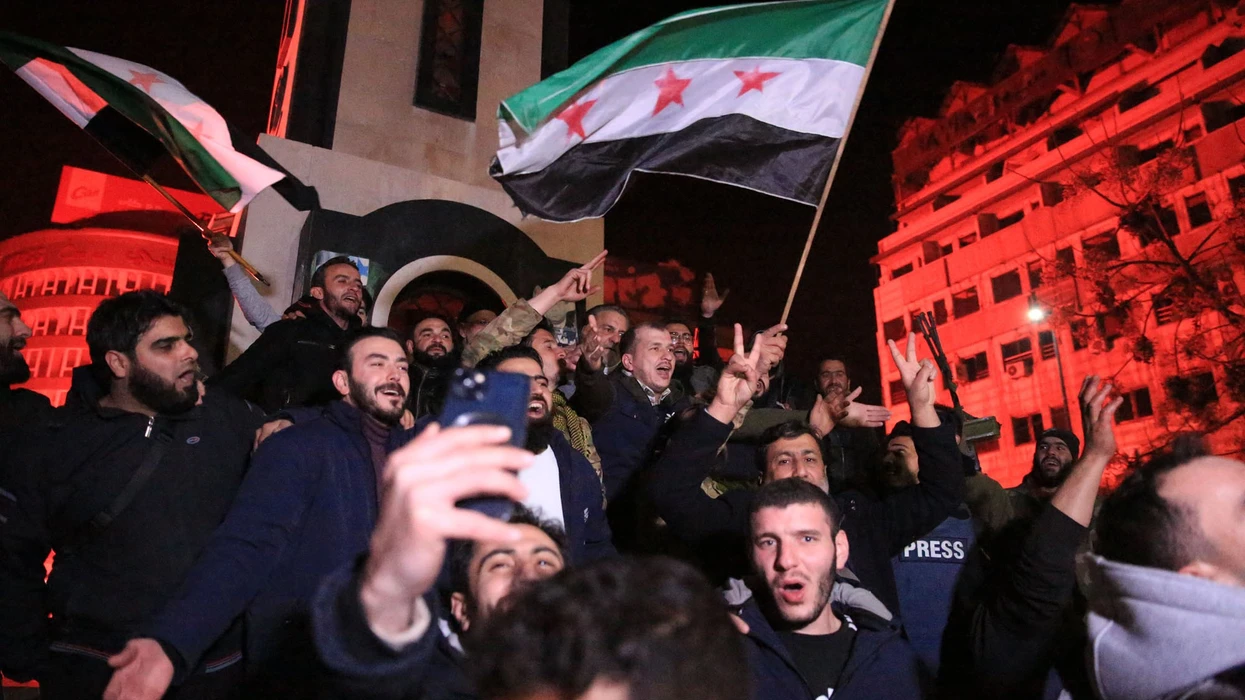 Siria feston një vjetorin e rrëzimit të Assadit