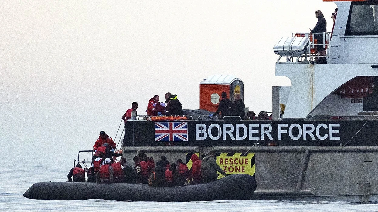 Britania ashpërson politikat  shqiptarëve me azil të refuzuar u ofrohen deri në 10 000 paund për t u larguar