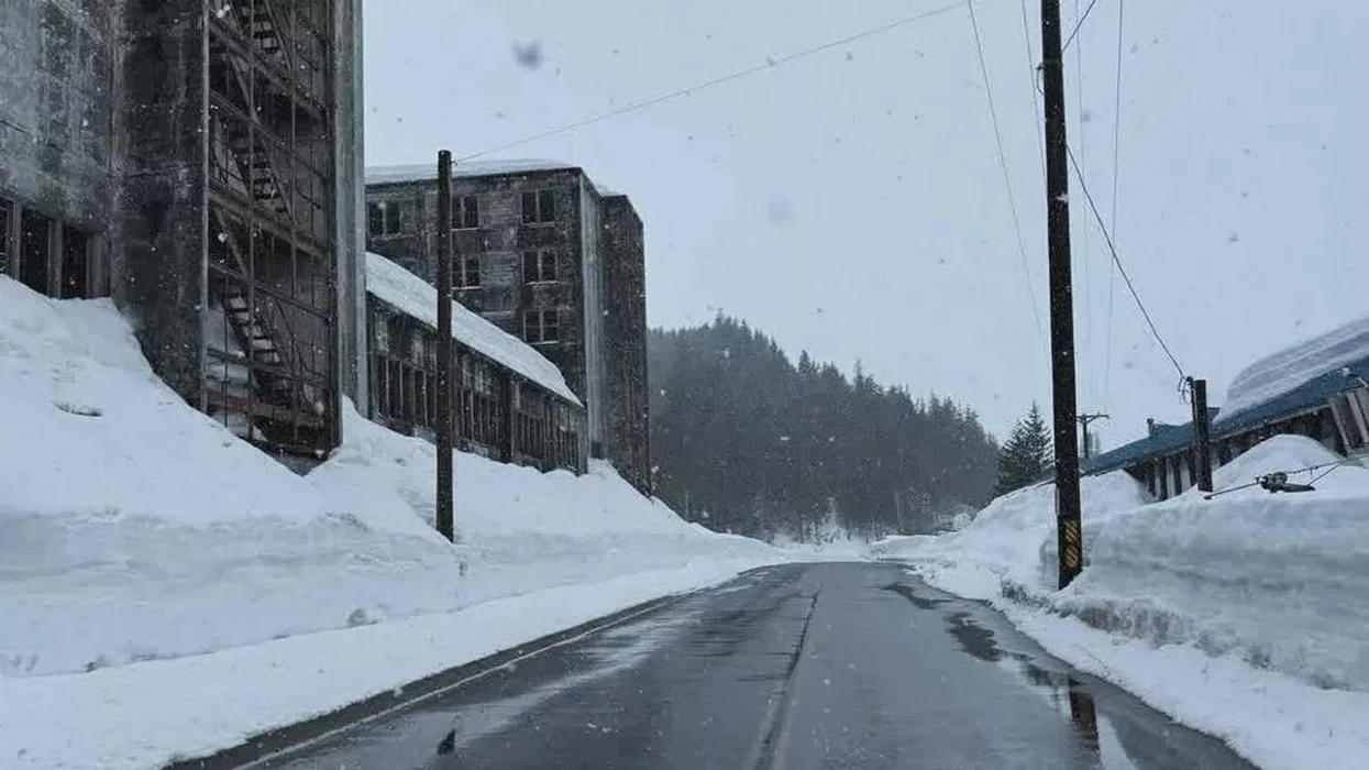 Qyteti i vogël ku pothuajse e gjithë popullsia jeton në një ndërtesë