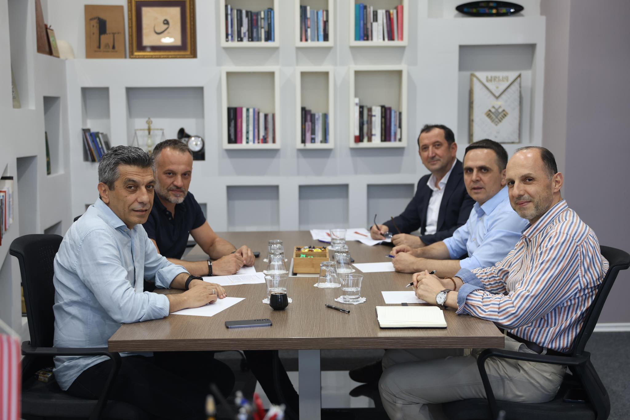 Pas largimit të Ibrahimit nga kreu i Alternativës  nga VLEN po e shqyrtojnë unifikimin e bashkëpunimit