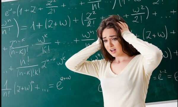 Mësuesit  nuk po flenë  nga rritja shpërthyese e ankesave të prindërve të shkruara me AI   disa arrijnë deri në 60 faqe 