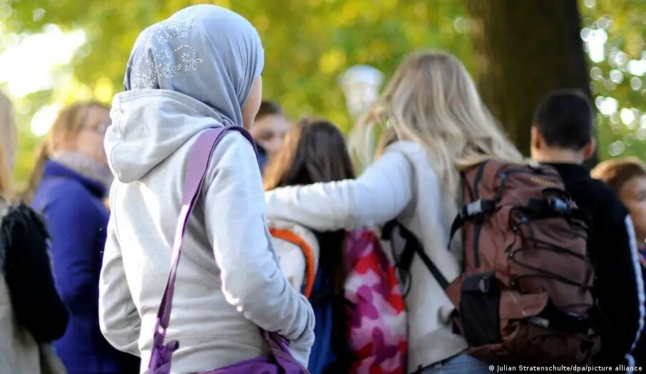 Austri  ndalimi i shamisë për vajzat nën 14 vjeç 