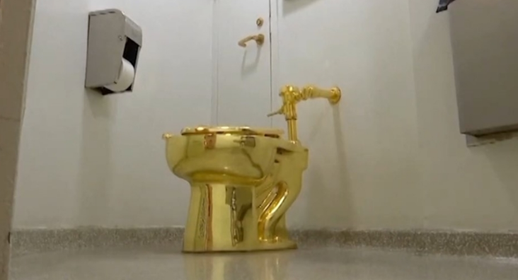 tualeti-prej-ari-shitet-per-10-milione-dollare