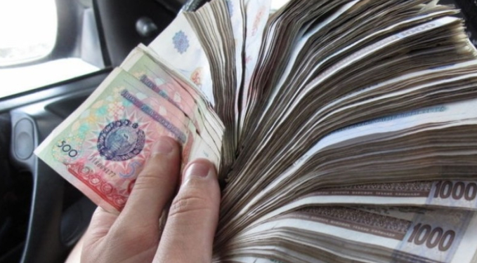 Uzbekistani heq pagesat me para në dorë