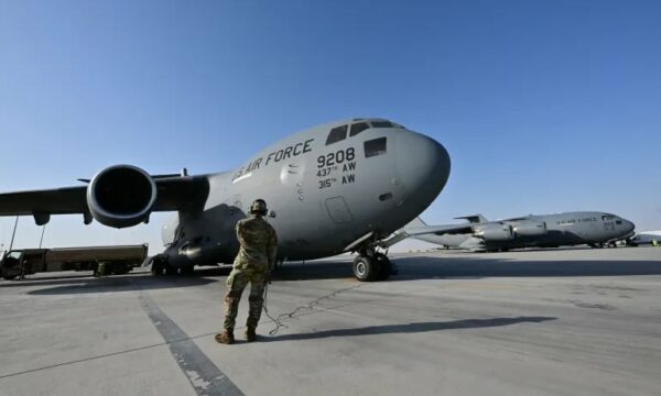 Trupat amerikane po evakuohen nga baza ajrore e Katarit  sipas disa mediave amerikane