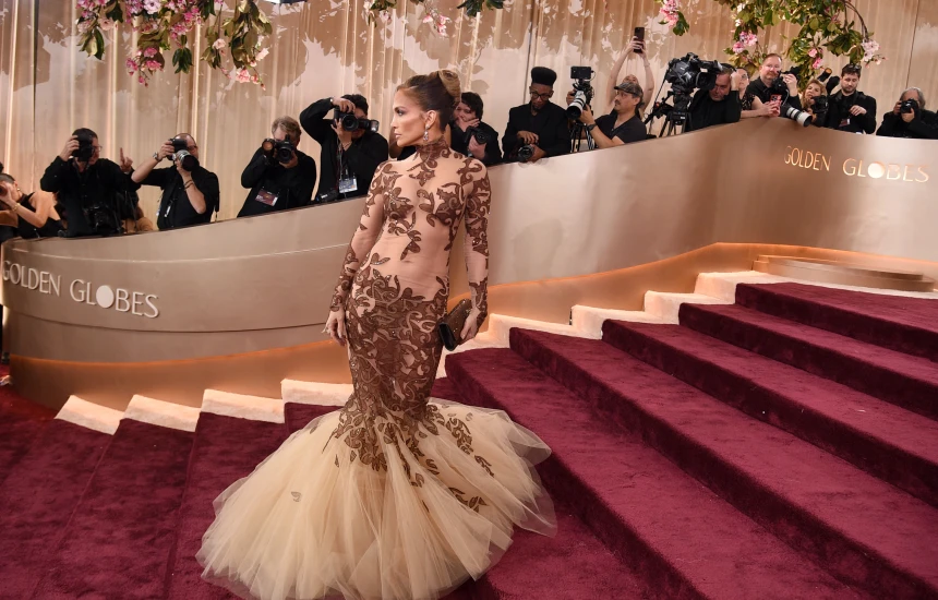 Jennifer Lopez donte të dukej ndryshe dhe e veçantë në  Golden Globes 