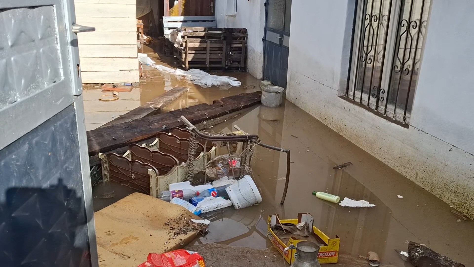 Përmbyten disa shtëpi në Kërçovë  familja Mustafovski pa kulm mbi kokë