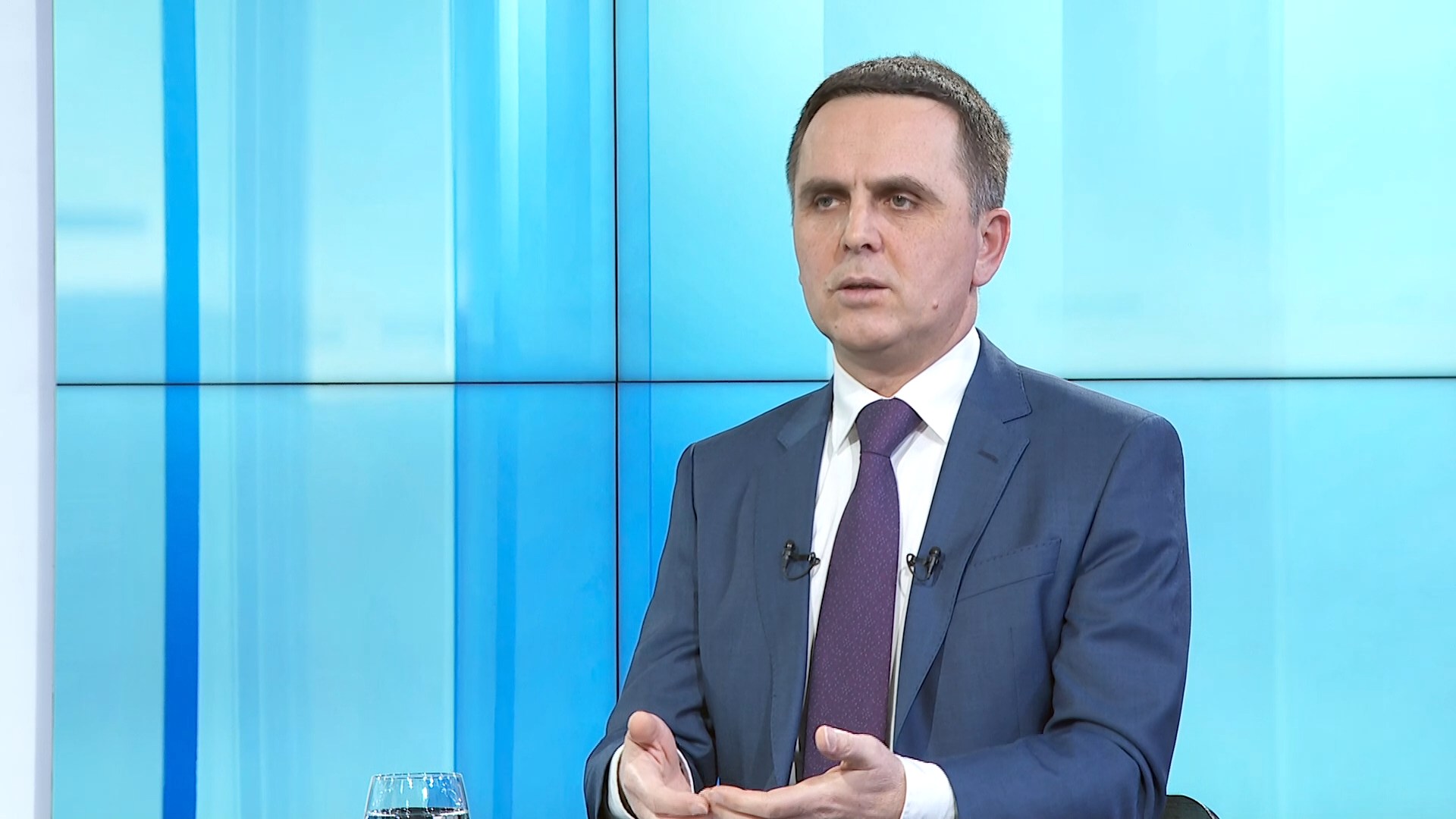 vlen-kasami-do-te-behemi-parti-politike-azizi-paralajmeron-largime-per-ata-qe-s-punuan