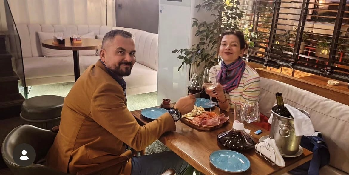 Ema Andrea humbi vëllain e saj binjak  aktorja prek me postimin e ndjerë  Jetën nuk ia zgjatëm dot  por kujtimin mundemi