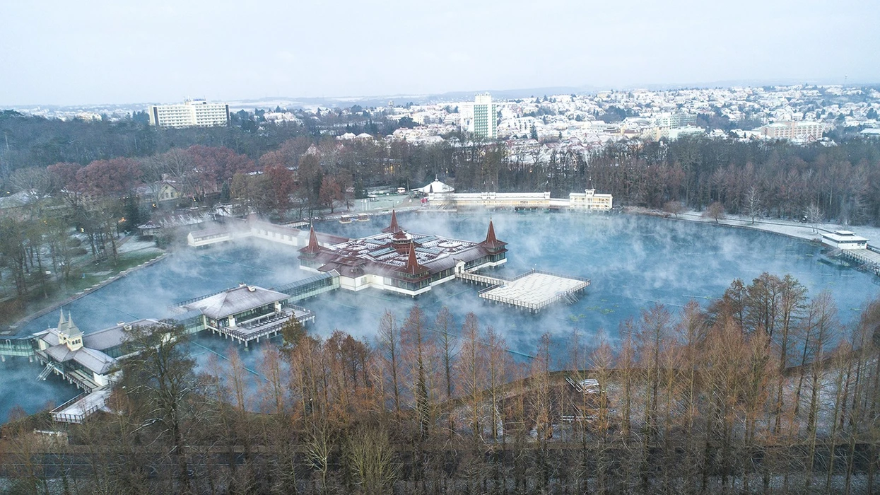 Hévíz  liqeni termik unik ku mund të laheni 365 ditë në vit