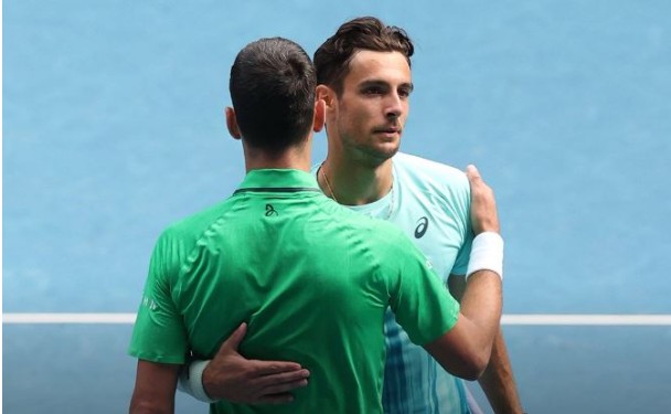 Pran epërsisë 2 0 në sete  Museti dorëzon ndeshjen ndaj Gjokoviqit