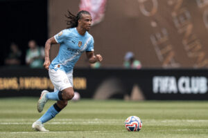 Alegri kërkon një mbrojtës, Igli Tare shkon në Mançester