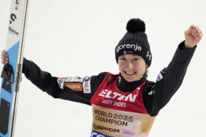 Motër e vëlla nga Sllovenia, shkruajnë historinë në garat e kërcimit me ski