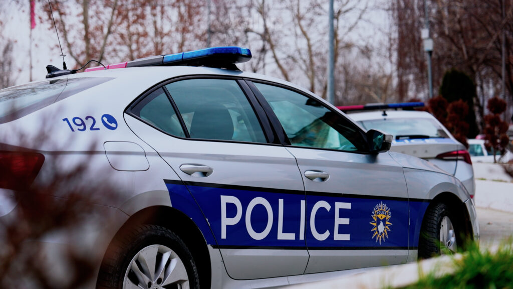 Tronditet Deçani  plagosen tre persona