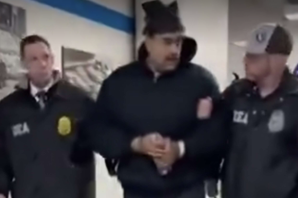 Publikohen pamjet e Maduros me pranga   SHBA  Nuk jemi në luftë me Venezuelën