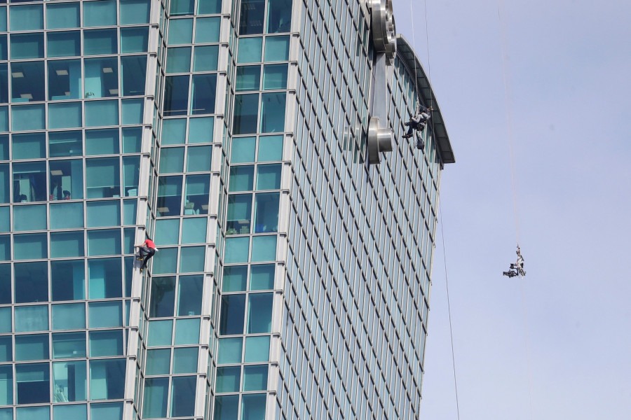 Alpinisti zbuloi se sa fitoi për t u ngjitur në katin e 101 të të rrokaqiellit pa asnjë pajisje