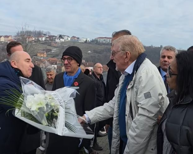 Zëri i Masakrës së Reçakut  William Walker nderon 45 shqiptarët e vrarë