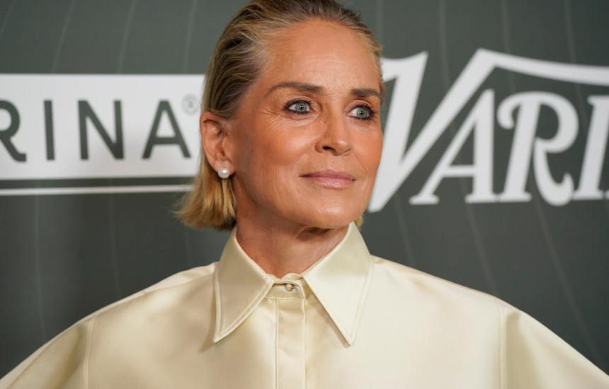 Sharon Stone thotë se kur pikturon  komunikon me shpirtra për t u frymëzuar