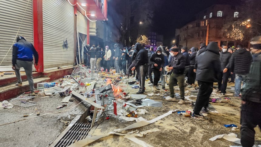 Protestat në Iran po nxehen  ka përleshje vdekjeprurëse  nuk ka internet   a po afron fundi i regjimit 