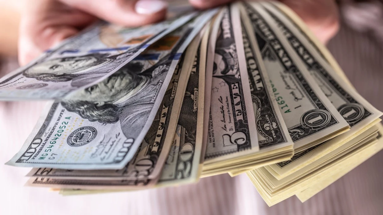 gruaja-blen-bileten-e-gabuar-te-lotarise-por-fiton-nje-shume-te-madhe-parash