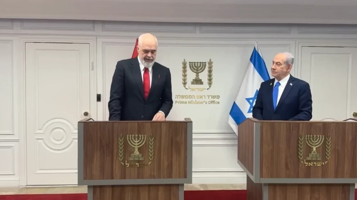 Rama në Parlamentin izraelit   Merreni floririn  por mos i merrni hebrenjtë    Tradhtia ndaj shokut nuk falet kurrë