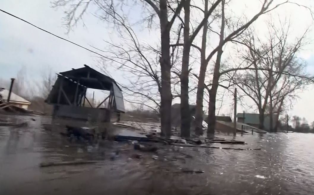 60 persona evakuohen në Kërçovë  lumenjtë dalin nga shtrati në fshatra  fermat përmbyten