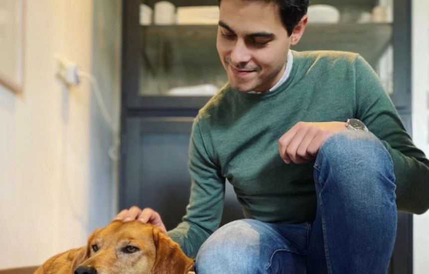 Rob Jetten  kryeministri holandez që adoptoi qenin nga Kosova