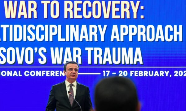 Kurti   Shtëpia e Verdhë  s ka ekzistuar kurrë si vend për trafikimin e organeve nga pjesëtarë të UÇK së  është pjesë e narratives hibride të Serbisë