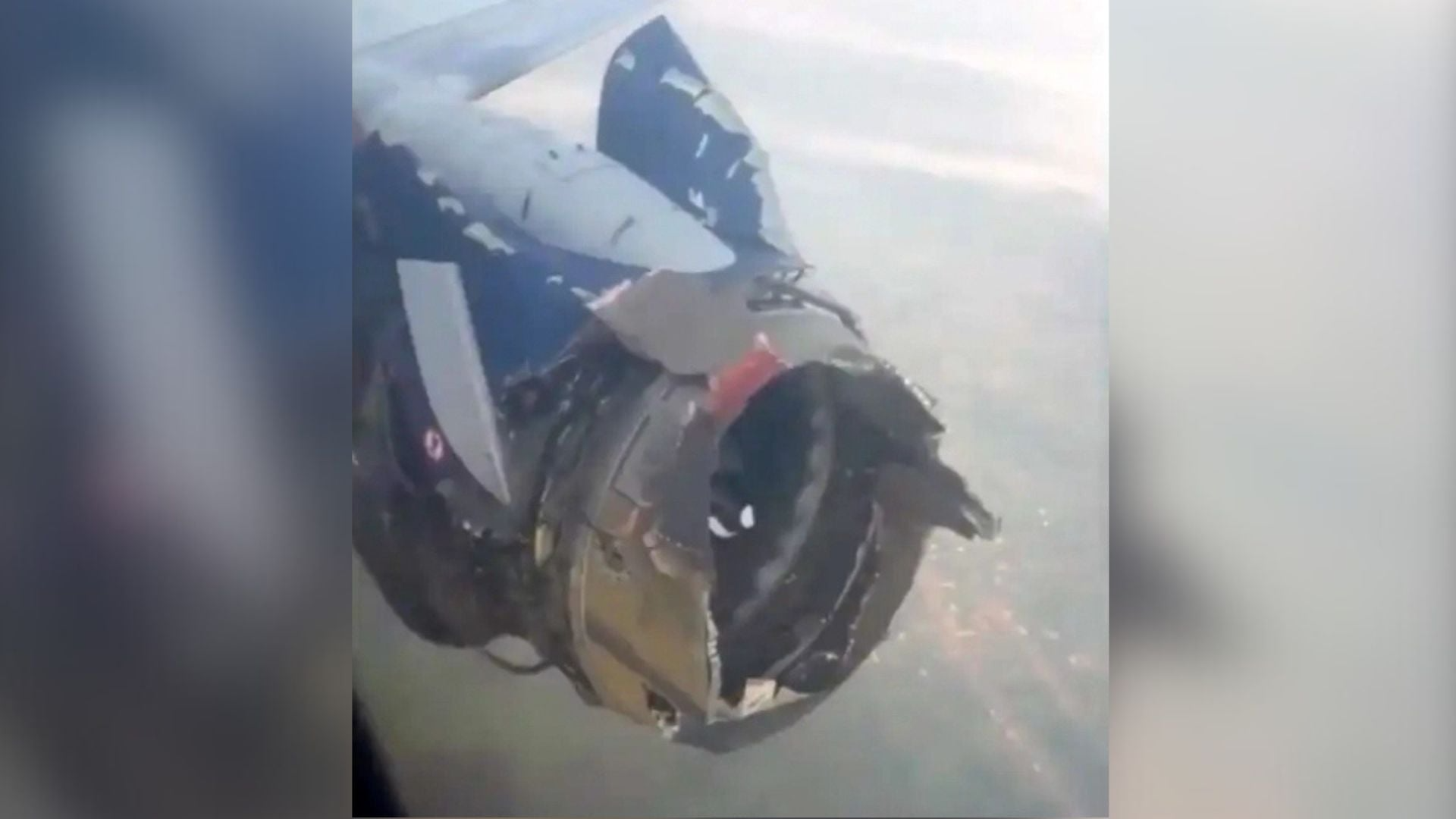 Motori i avionit shpërthen gjatë fluturimit  piloti bën ulje emergjente