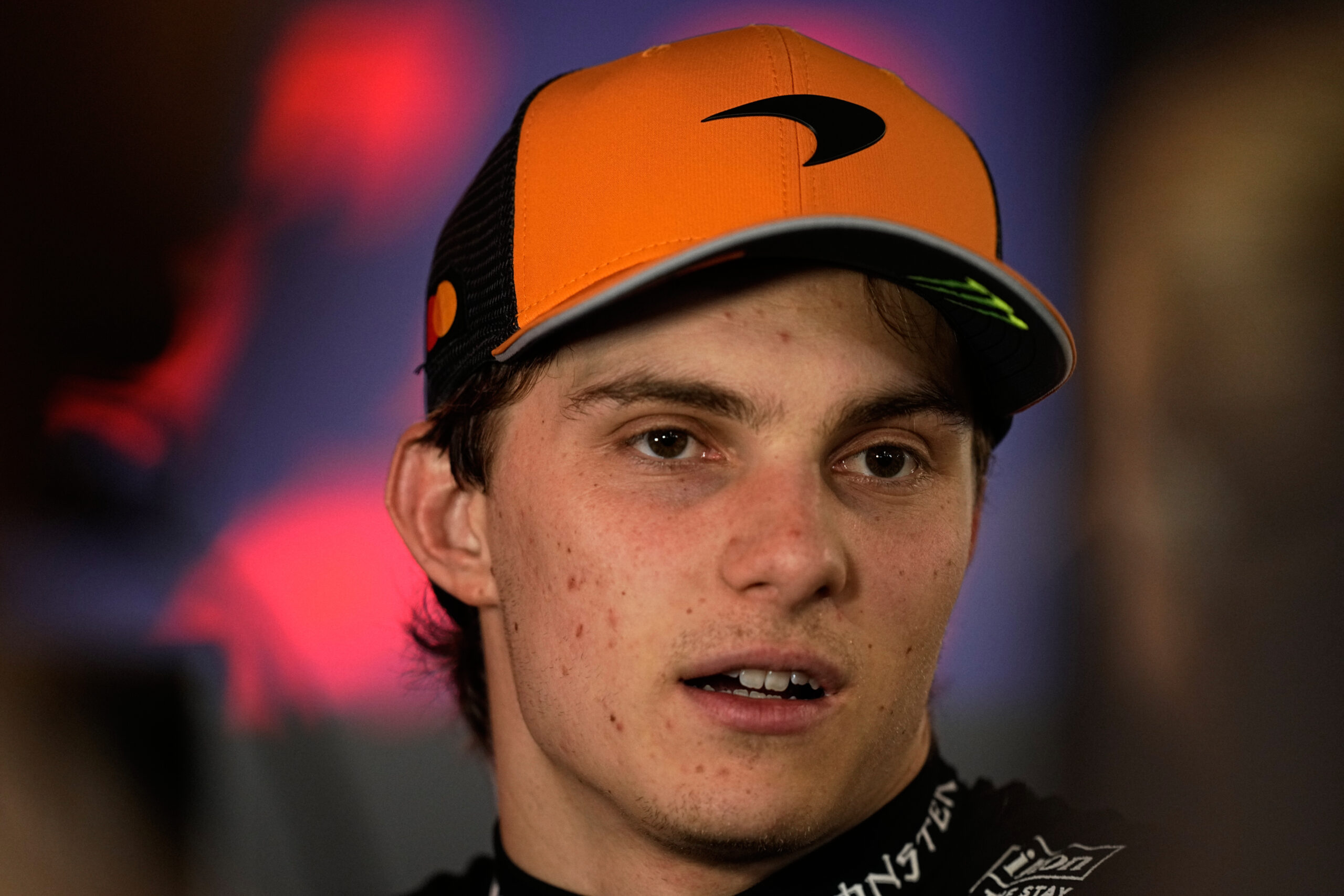 Piastri jep alarm  Rregullat e reja të F1 mund të shkaktojnë kaos në nisje