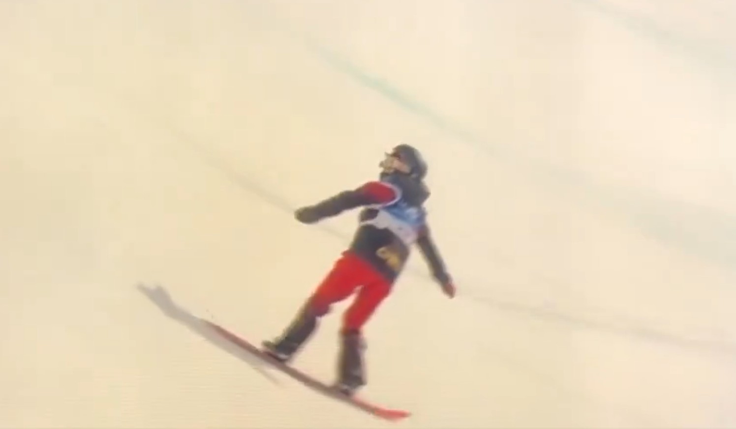 VIDEO   Snoubordistja kineze rrëzohet dhe humb ndjenjat