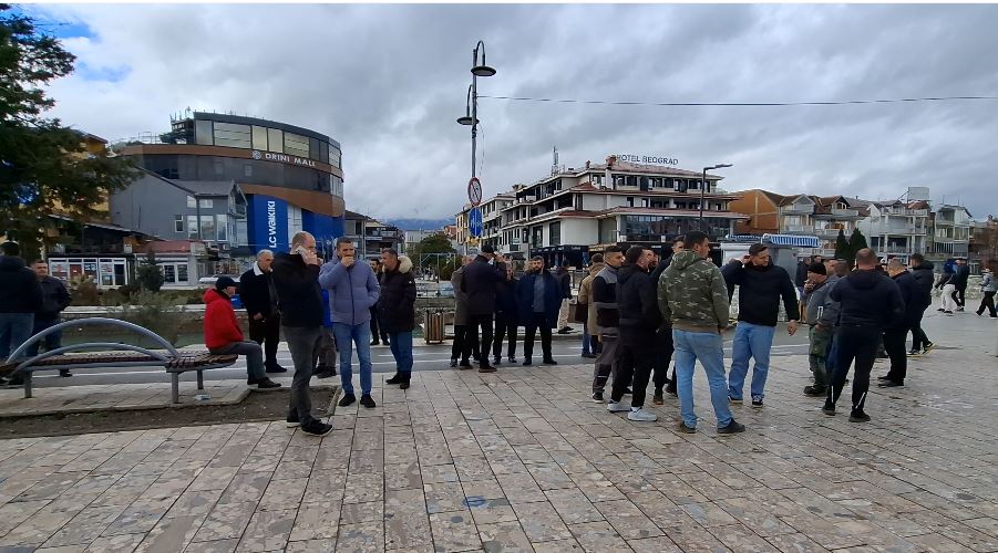 Faturat e larta të energjisë elektrike  qytetarët e Strugës dalin në protestë
