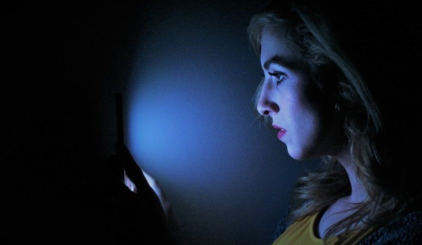 Si të mbrojmë sytë nga celulari 