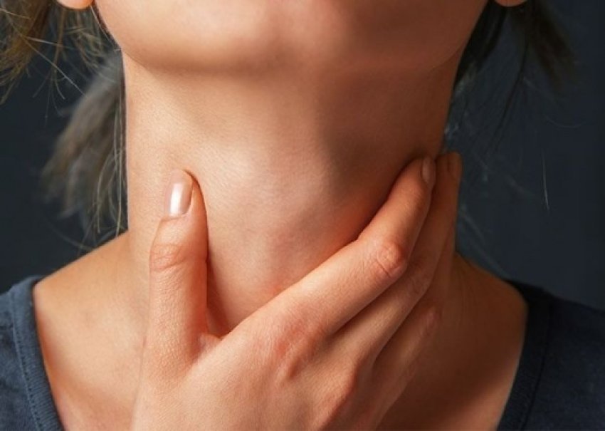 Kështu mund t i shëroni dhimbjet e fytit