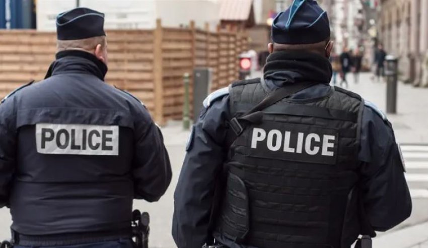 Franca arreston dy të rinj  dyshohet se po planifikonin sulme