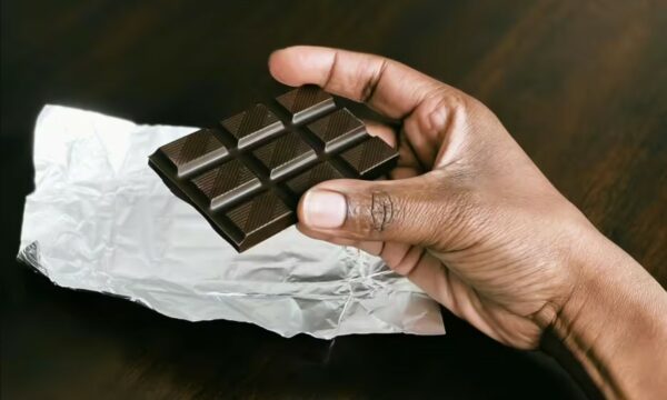 Çokollata e zezë   ilaç  për zemrën   por me masë