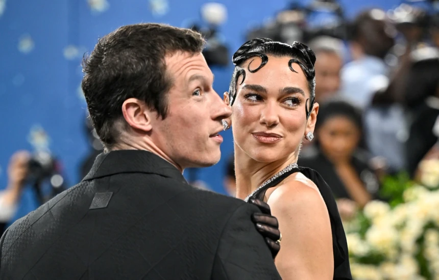 Dua Lipa përballet  ashpër  me paparacët në Paris