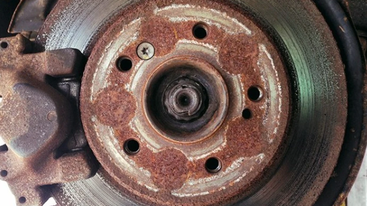 Çfarë ndodh me frenat kur vetura funksionon për një kohë të gjatë 