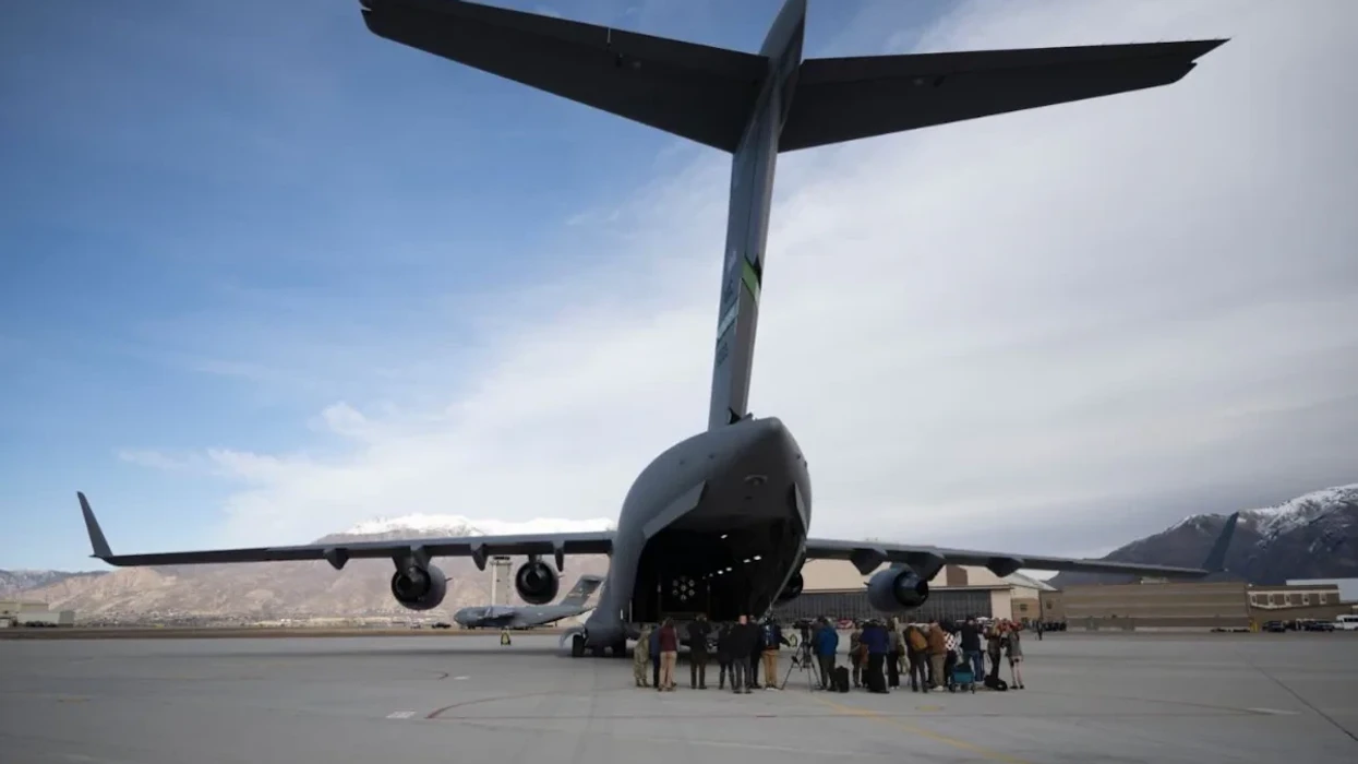 Historike  ushtria amerikane transporton nga ajri një reaktor bërthamor