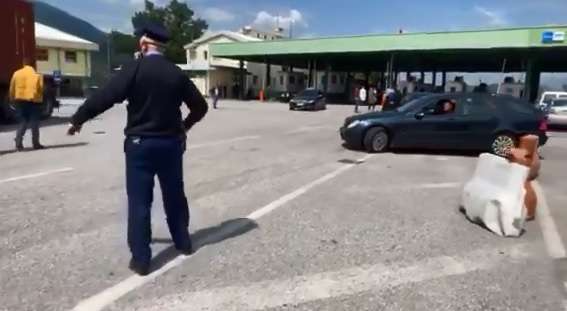 Arrestohet në Vërmicë shtetasi i Maqedonisë së Veriut  futi 5 euro në dokumente