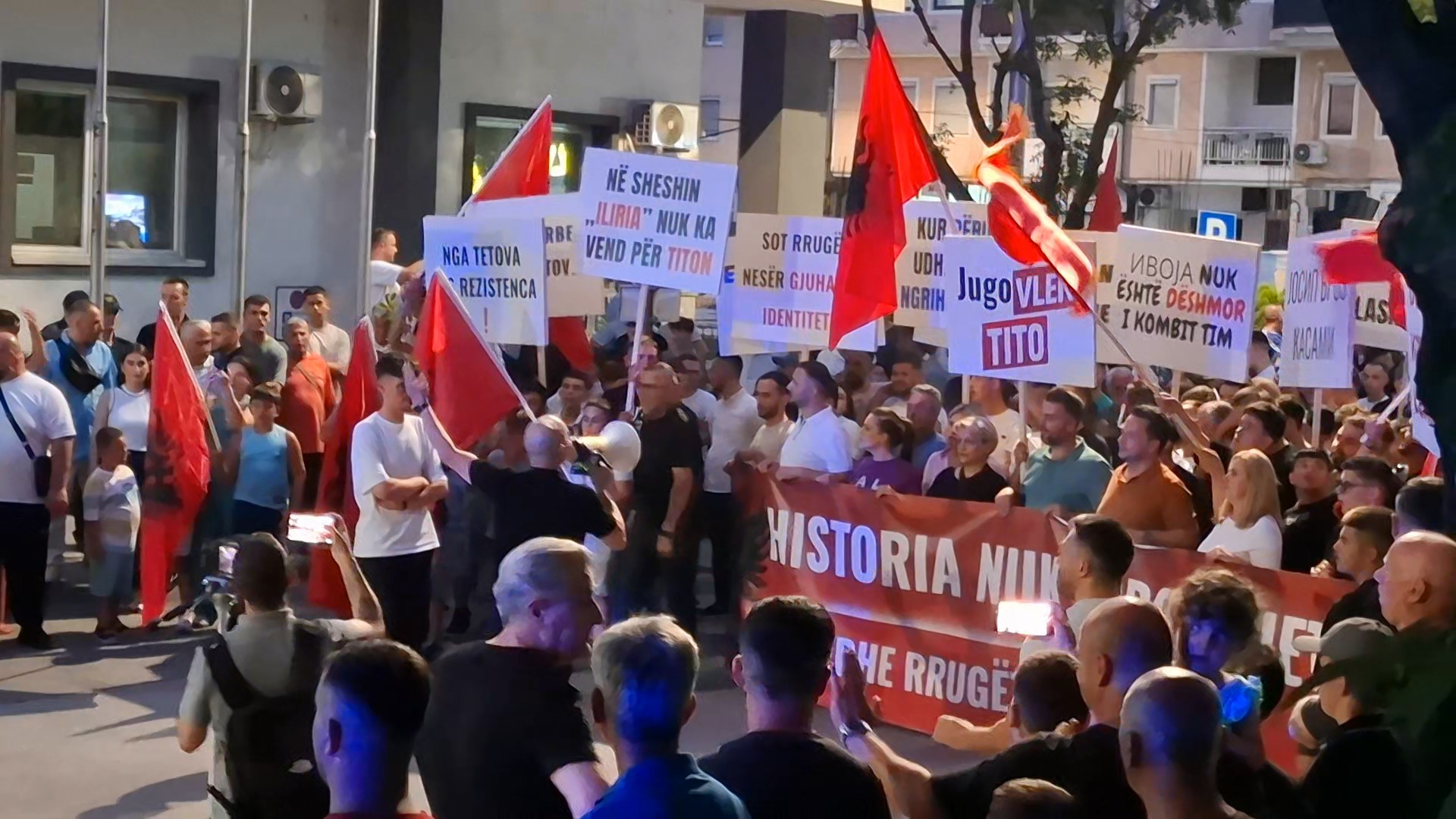 Protesta për emrat e rrugëve në Tetovë
