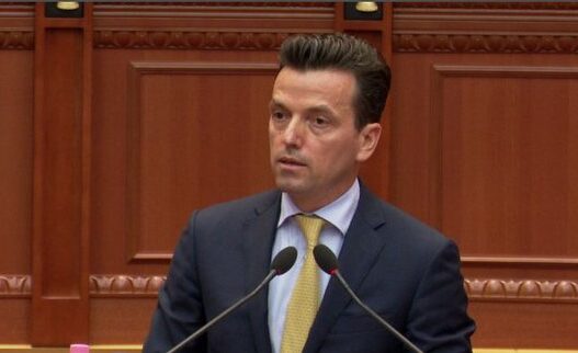 Tensione politike në Shqipëri  Shehaj pezullohet nga Kuvendi