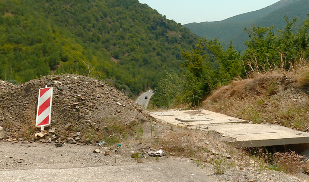 Prokuroria nuk zbulon detaje rreth aksidentit me tre viktima në Bllacë