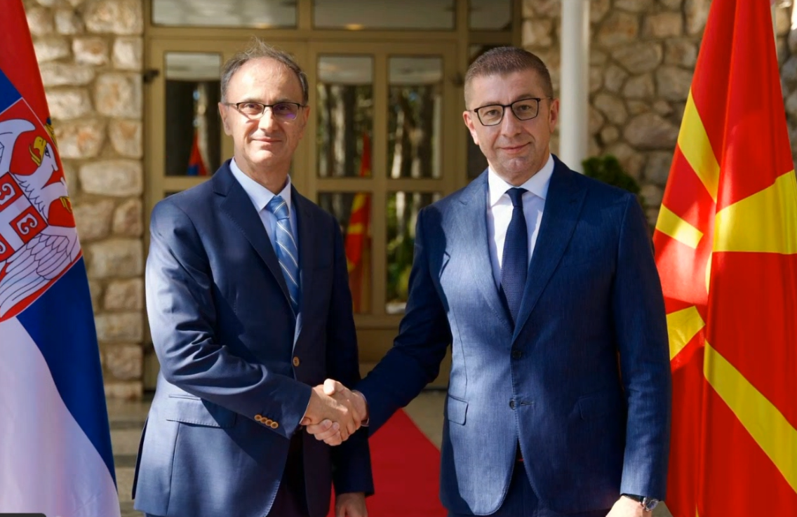 vizita-e-papritur-e-kryeministrit-serb-gjuro-macut-ne-oher-ka-shkaktuar-reagime-nga-lsdm